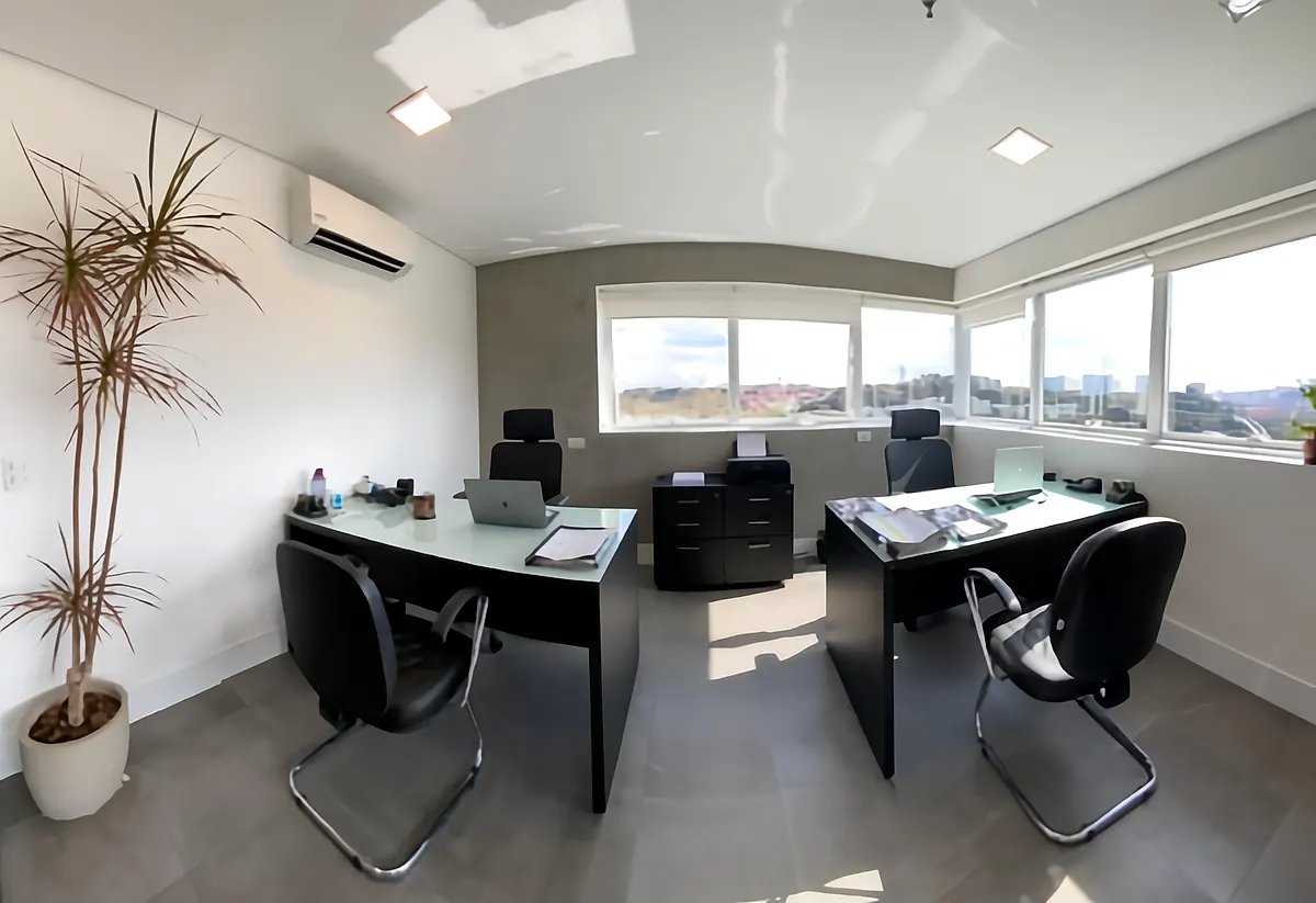 Sala dos advogados, com vista para a zona sul de São Paulo